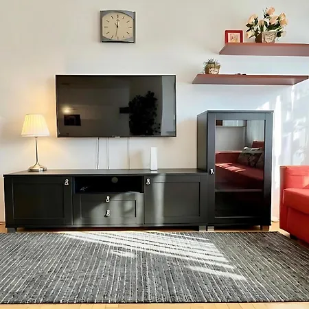 Downtown Madonna Residency - 3 Rooms, Ac, Garage, Balcony *