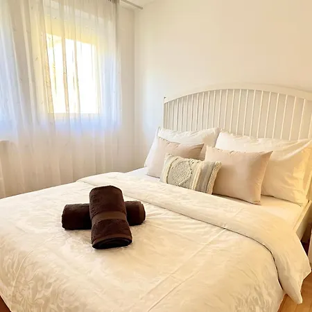 Downtown Madonna Residency - 3 Rooms, Ac, Garage, Balcony Lejlighed *