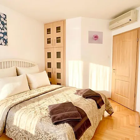 Downtown Madonna Residency - 3 Rooms, Ac, Garage, Balcony 아파트 *